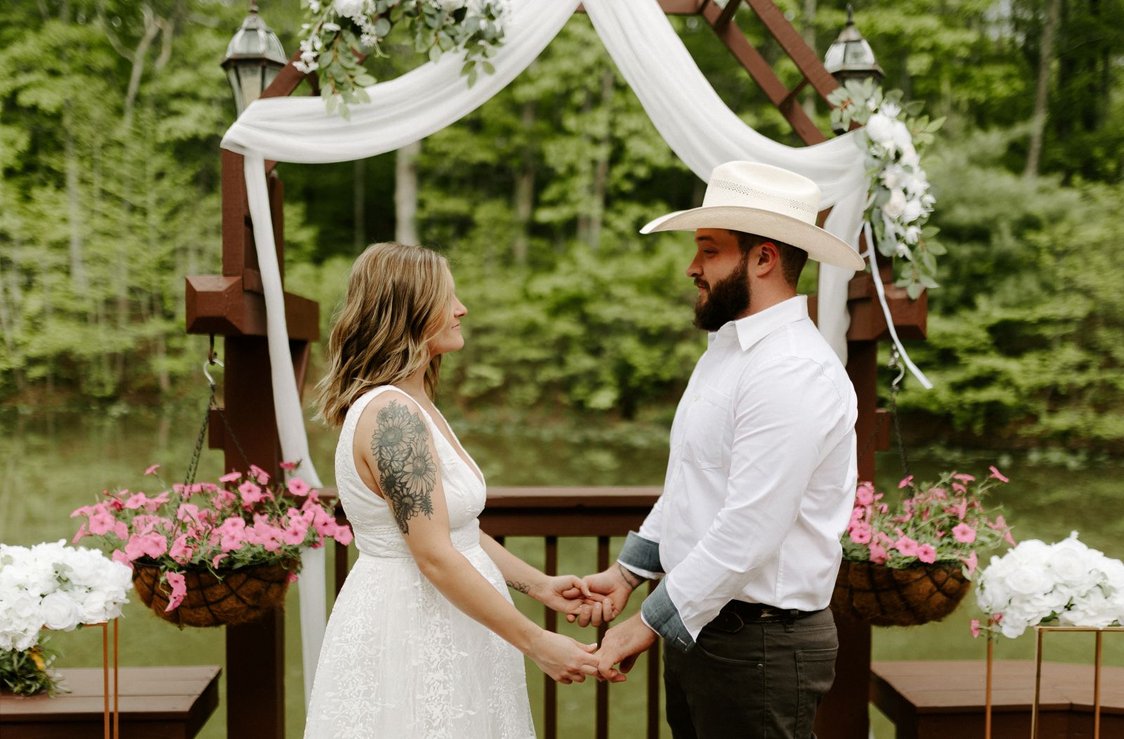 5 Breathtaking Reasons to Elope at Cherry Ridge Retreat in Ohio’s Hocking Hills
